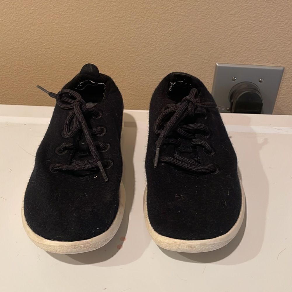 AllBirds wool black tennis shoes. They are a woman’s size 8 - Picture 2 of 9
